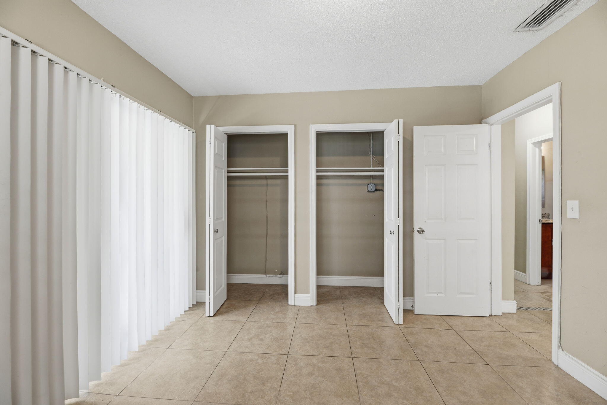 DEERFIELD BEACH ESTATES - Residential Income