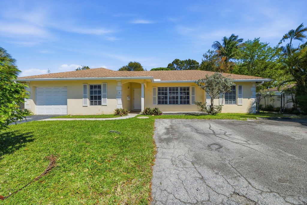 Photo of 8 NE 9th Avenue, Deerfield Beach, FL 33441 (MLS # B26007401)