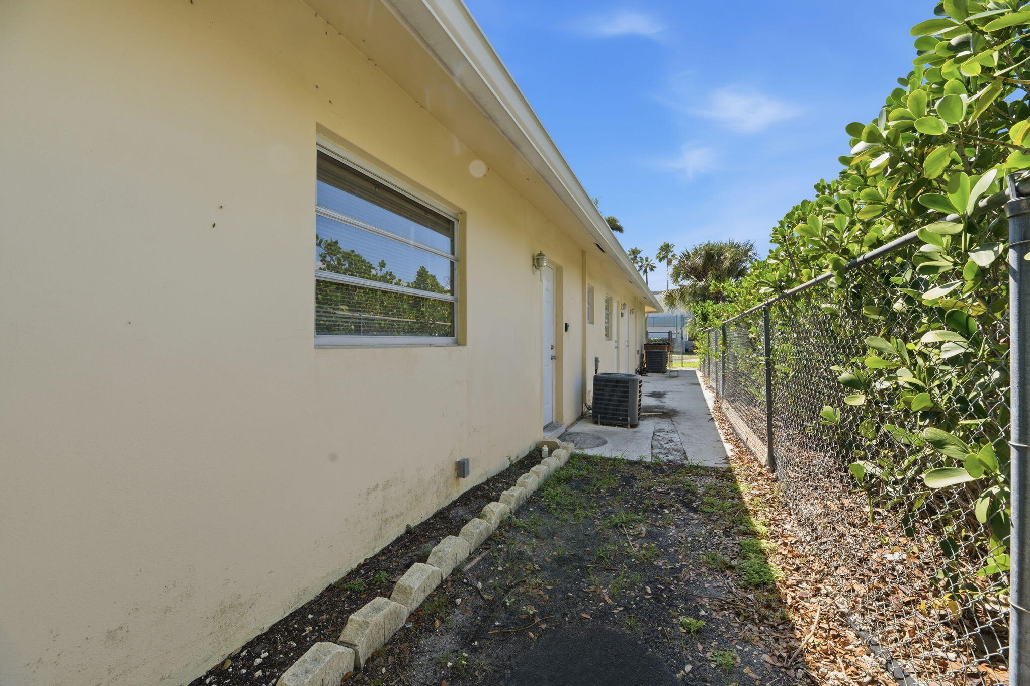 DEERFIELD BEACH ESTATES - Residential Income