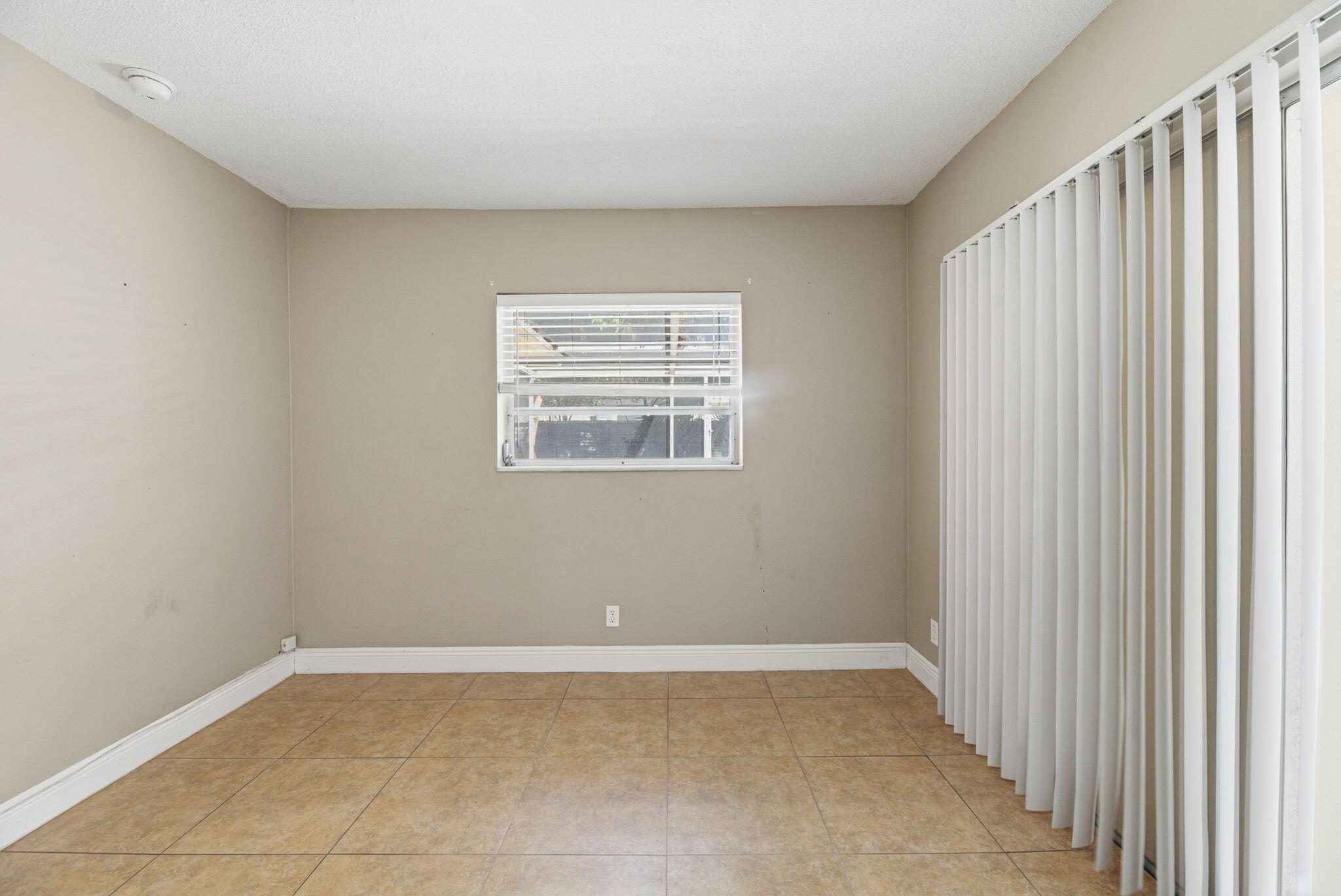 DEERFIELD BEACH ESTATES - Residential Income
