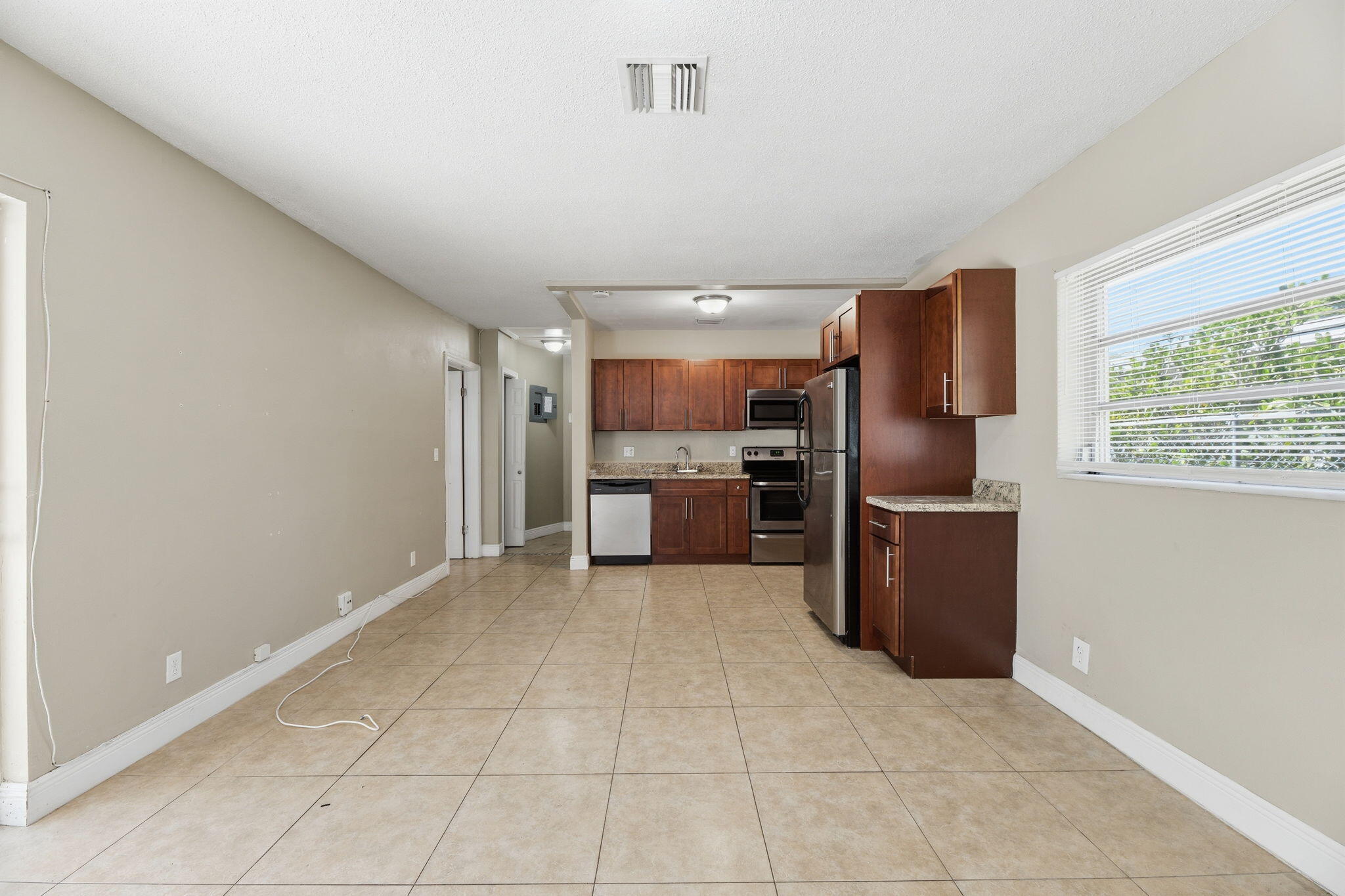DEERFIELD BEACH ESTATES - Residential Income