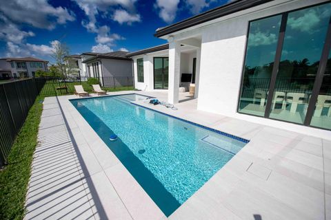 Tiny photo for 5746 Ashwood Circle W, Hollywood, FL 33312 (MLS # B26044869)