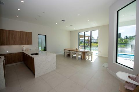 Tiny photo for 5746 Ashwood Circle W, Hollywood, FL 33312 (MLS # B26044869)