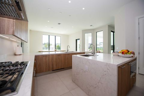 Tiny photo for 5746 Ashwood Circle W, Hollywood, FL 33312 (MLS # B26044869)