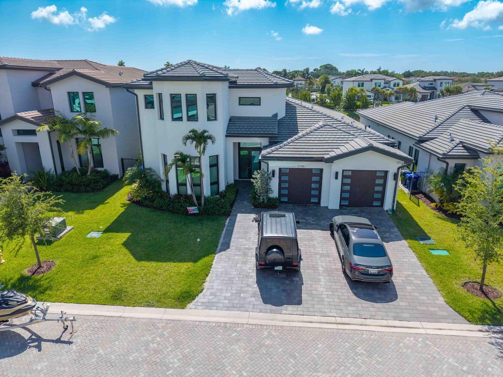 Photo of 5746 Ashwood Circle W, Hollywood, FL 33312 (MLS # B26044869)