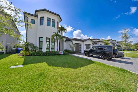 Tiny photo for 5746 Ashwood Circle W, Hollywood, FL 33312 (MLS # B26044869)