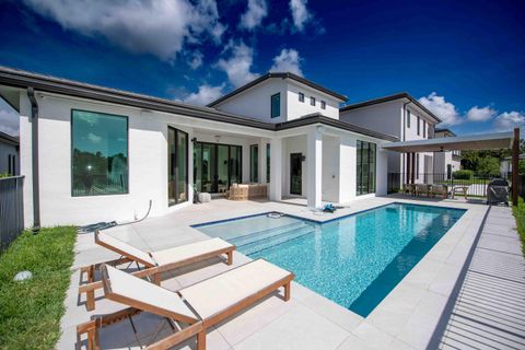 Tiny photo for 5746 Ashwood Circle W, Hollywood, FL 33312 (MLS # B26044869)
