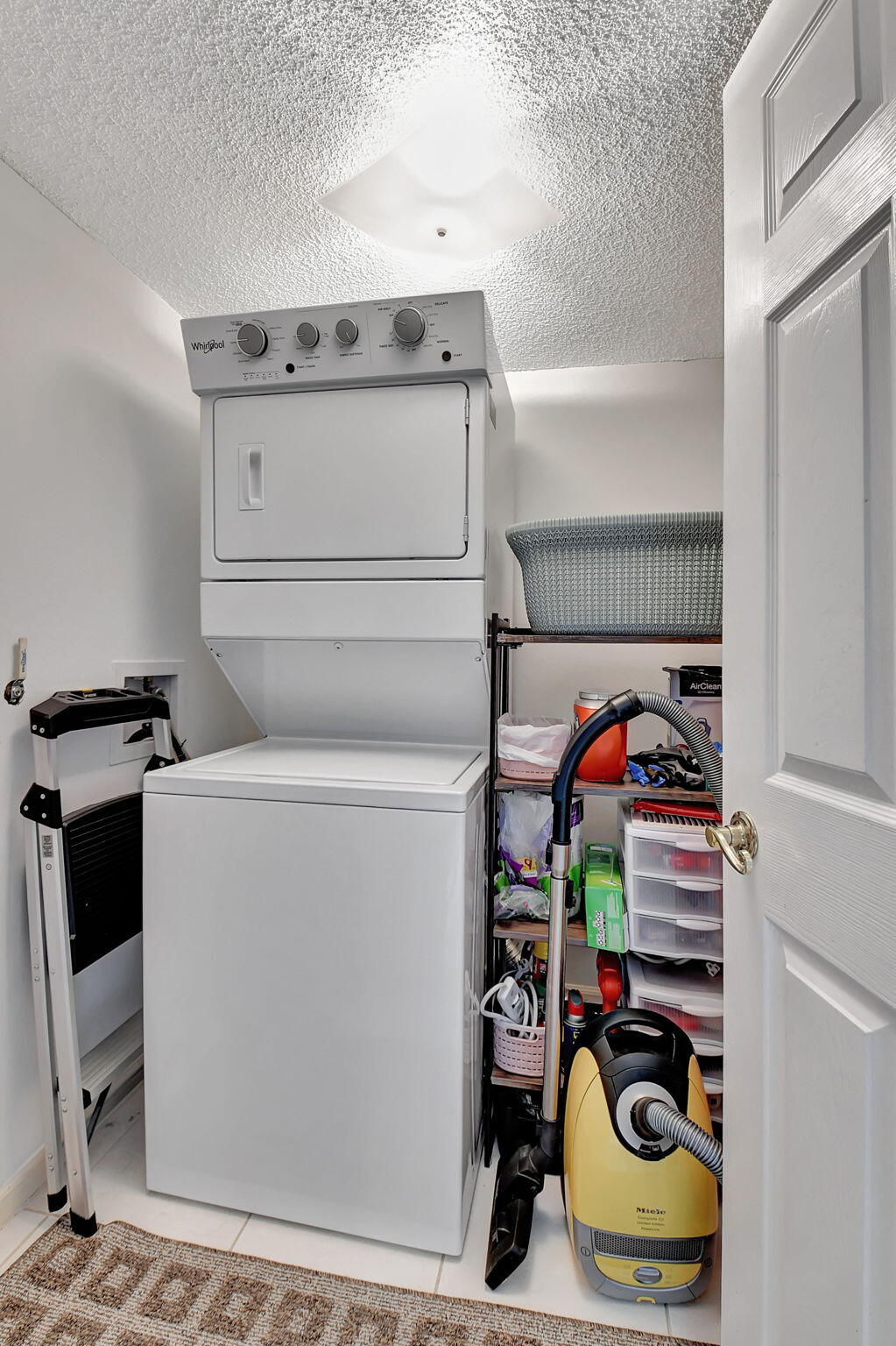 JARDIN DEL MAR CONDO - Residential