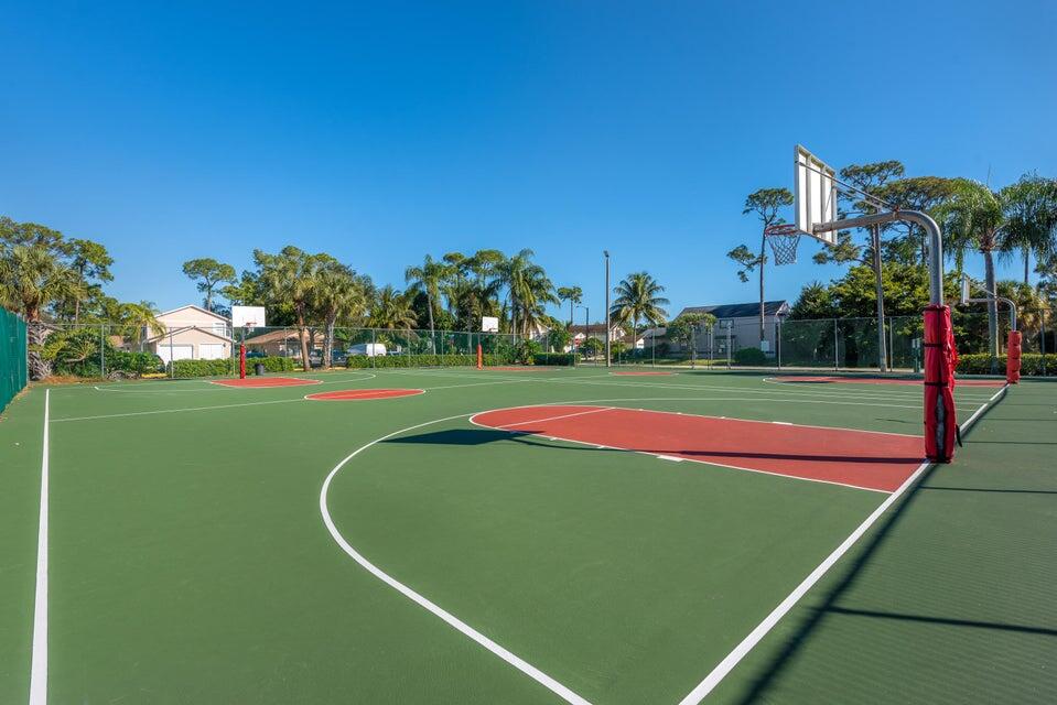 VICTORIA WOODS - Residential