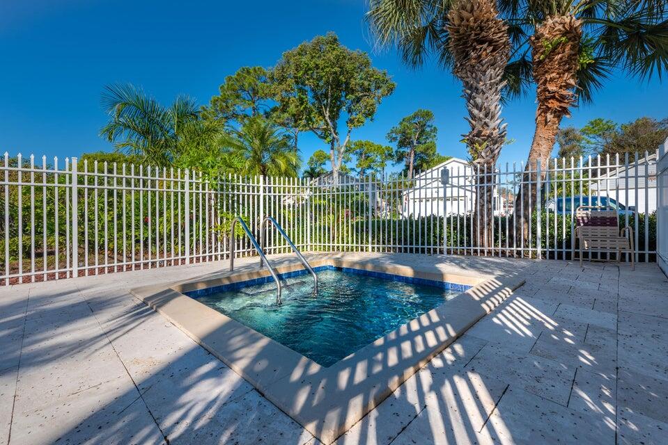 VICTORIA WOODS - Residential