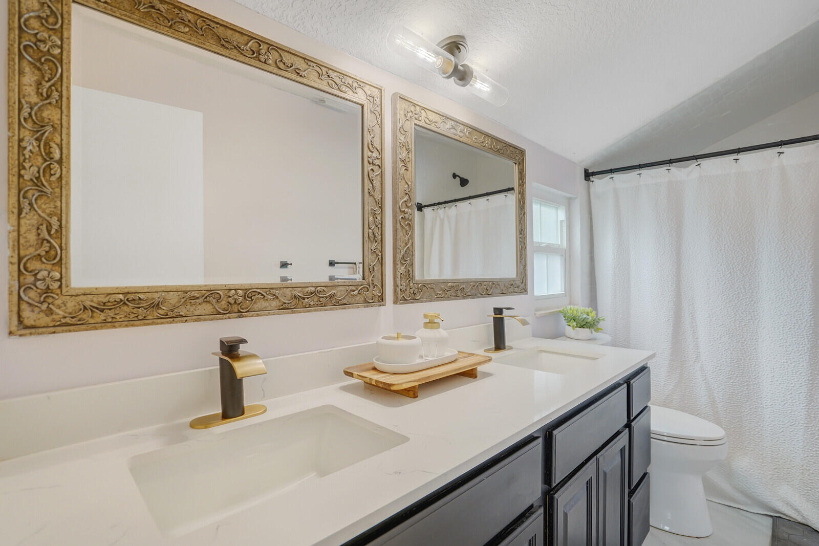 VICTORIA WOODS - Residential