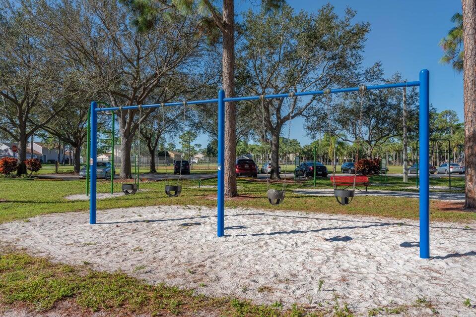 VICTORIA WOODS - Residential