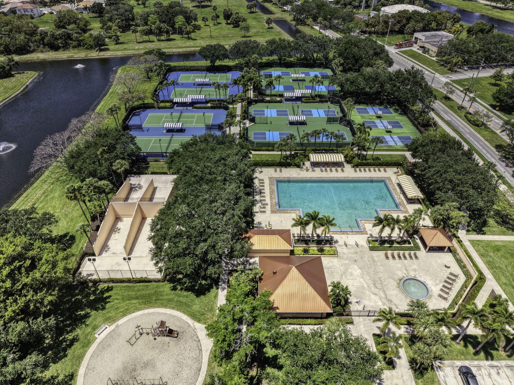 Village Of Sandalwood Lakes So - Residential