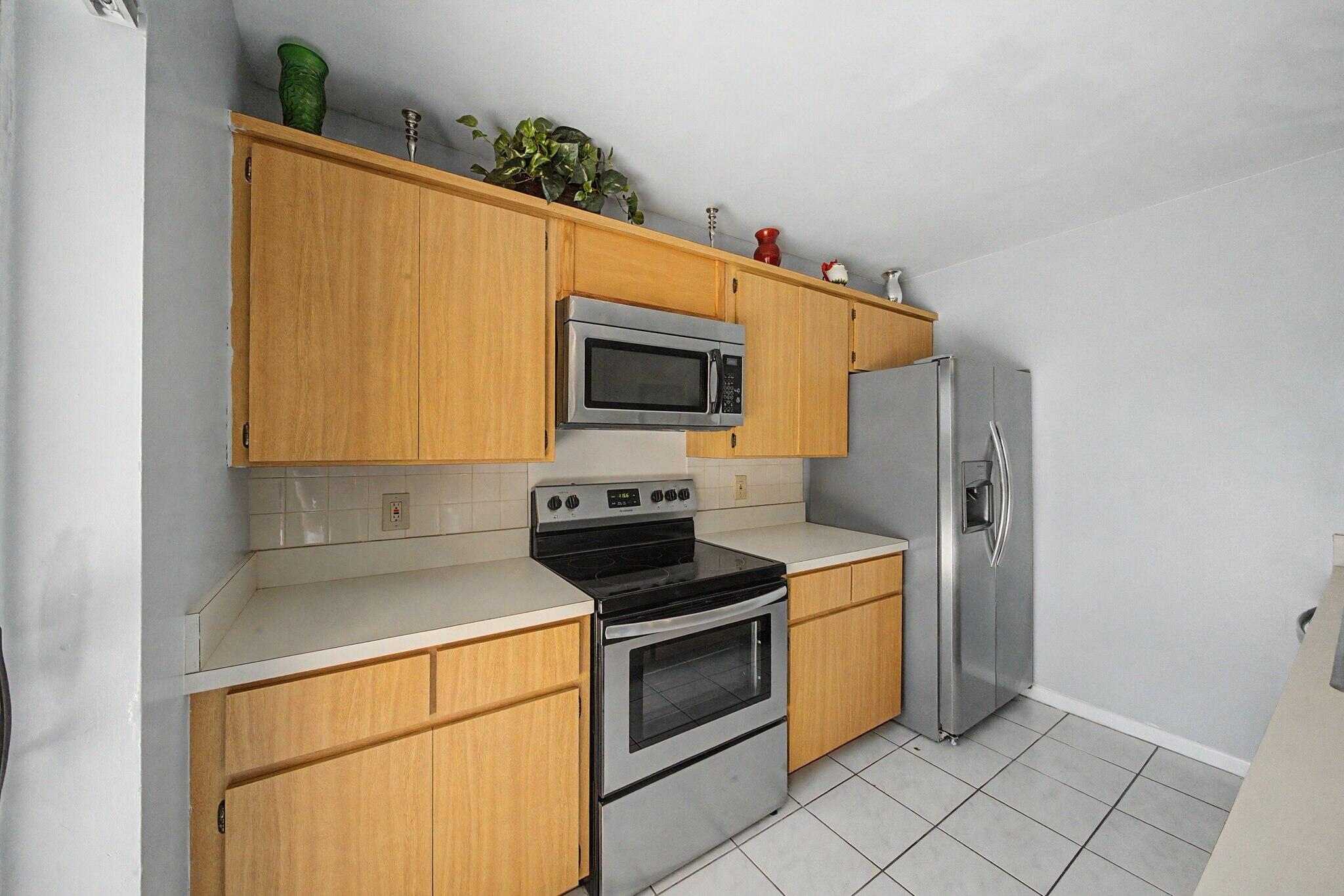 Village Of Sandalwood Lakes So - Residential