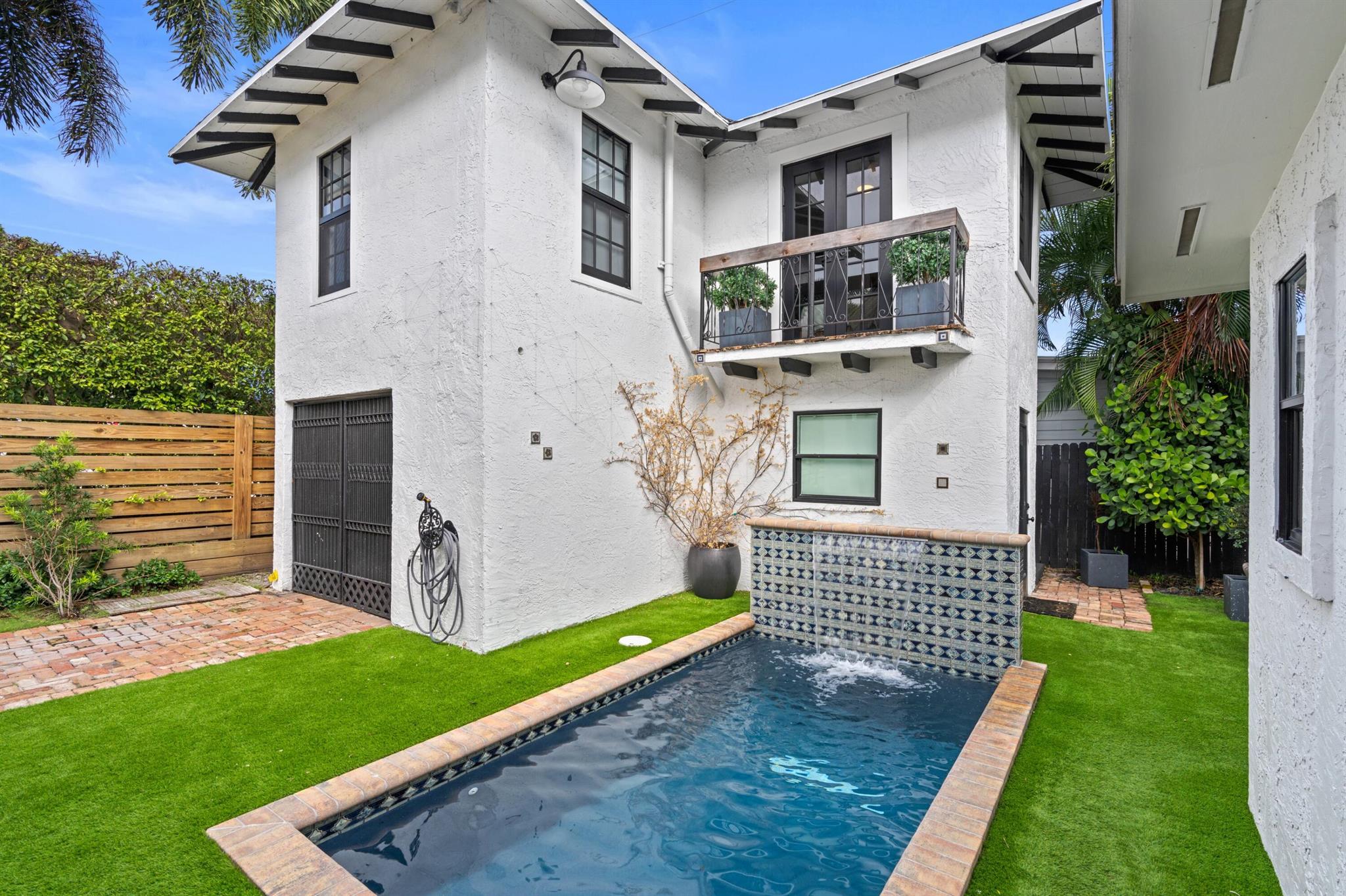 CARLBERG COURT - Residential