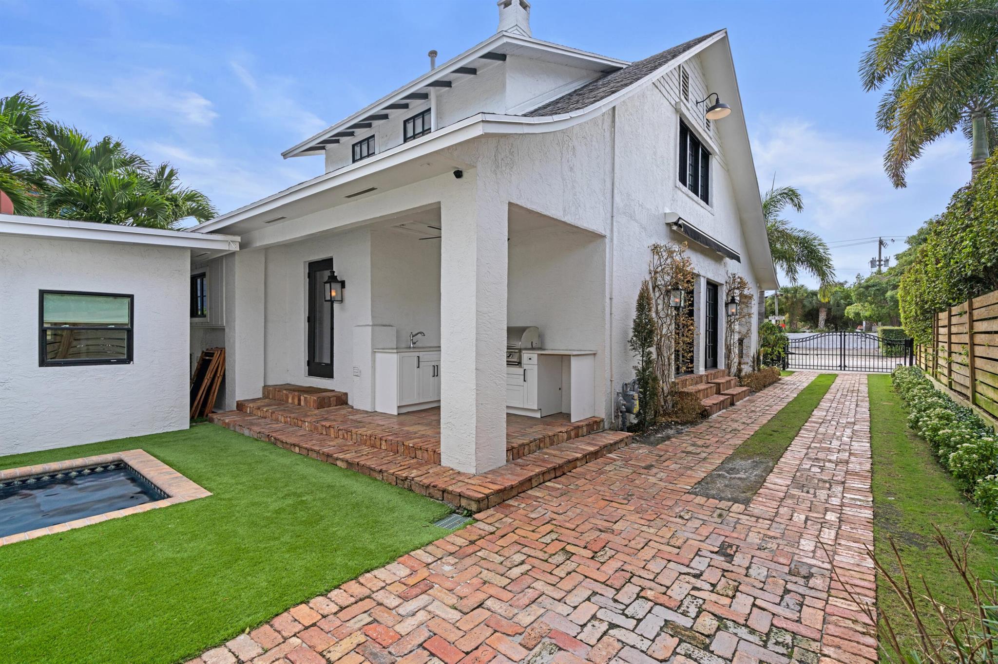 CARLBERG COURT - Residential