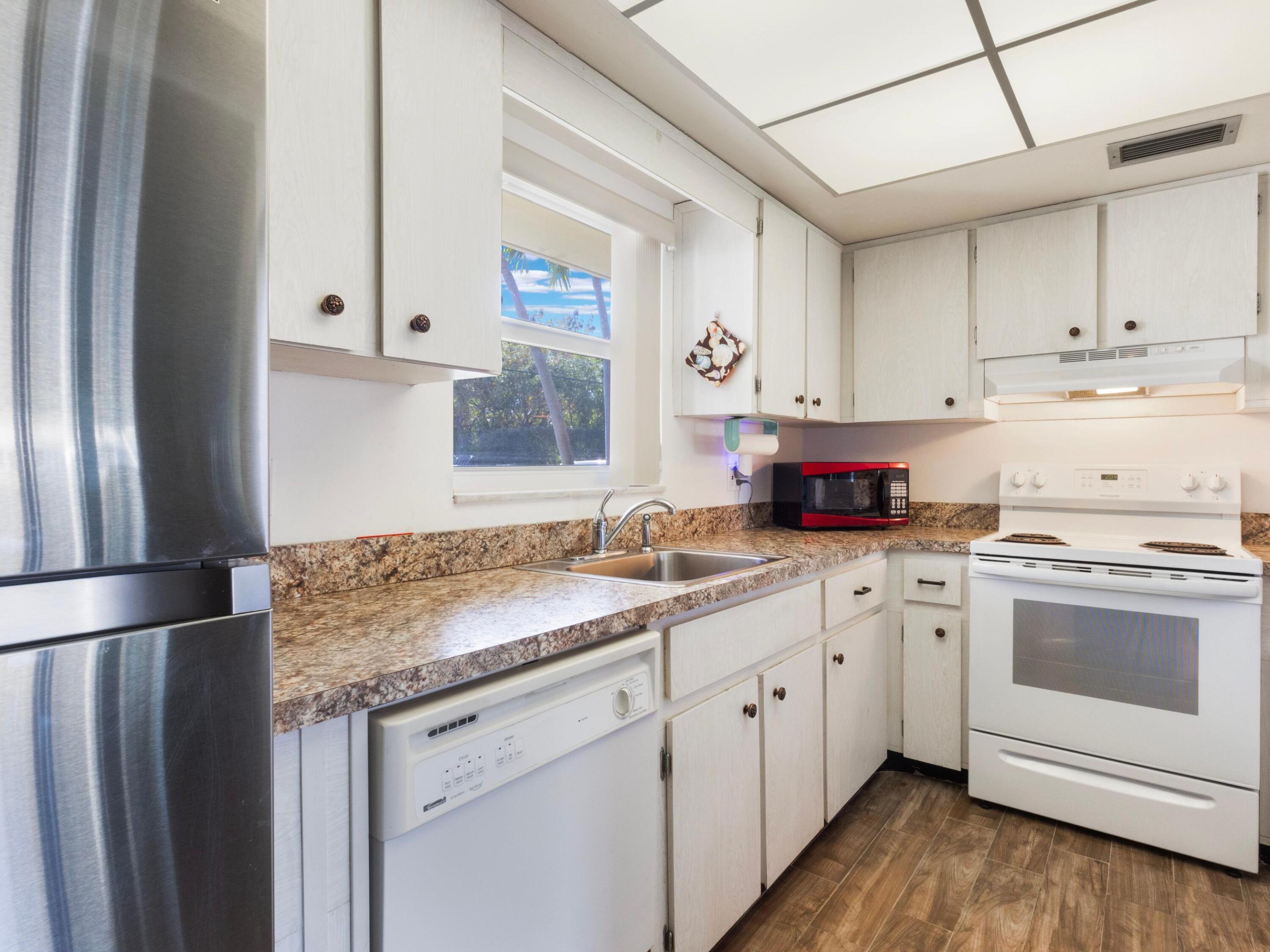 FOUR SEA SUNS CONDO - Residential
