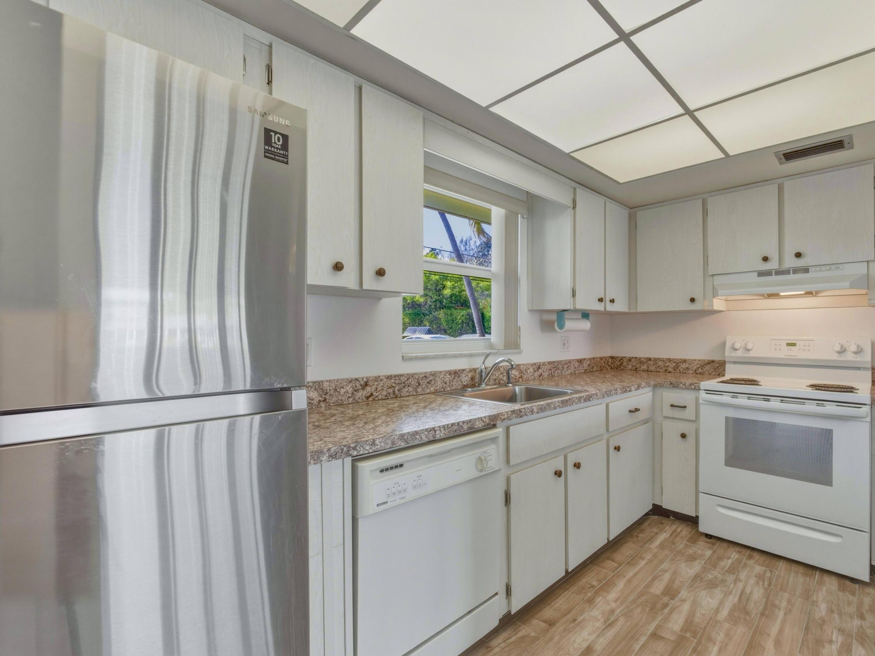 FOUR SEA SUNS CONDO - Residential