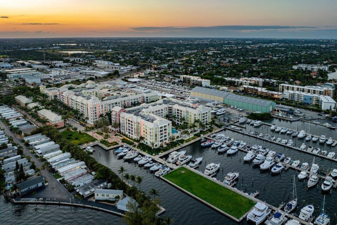 MOORINGS AT LANTANA CONDO 3 - Residential