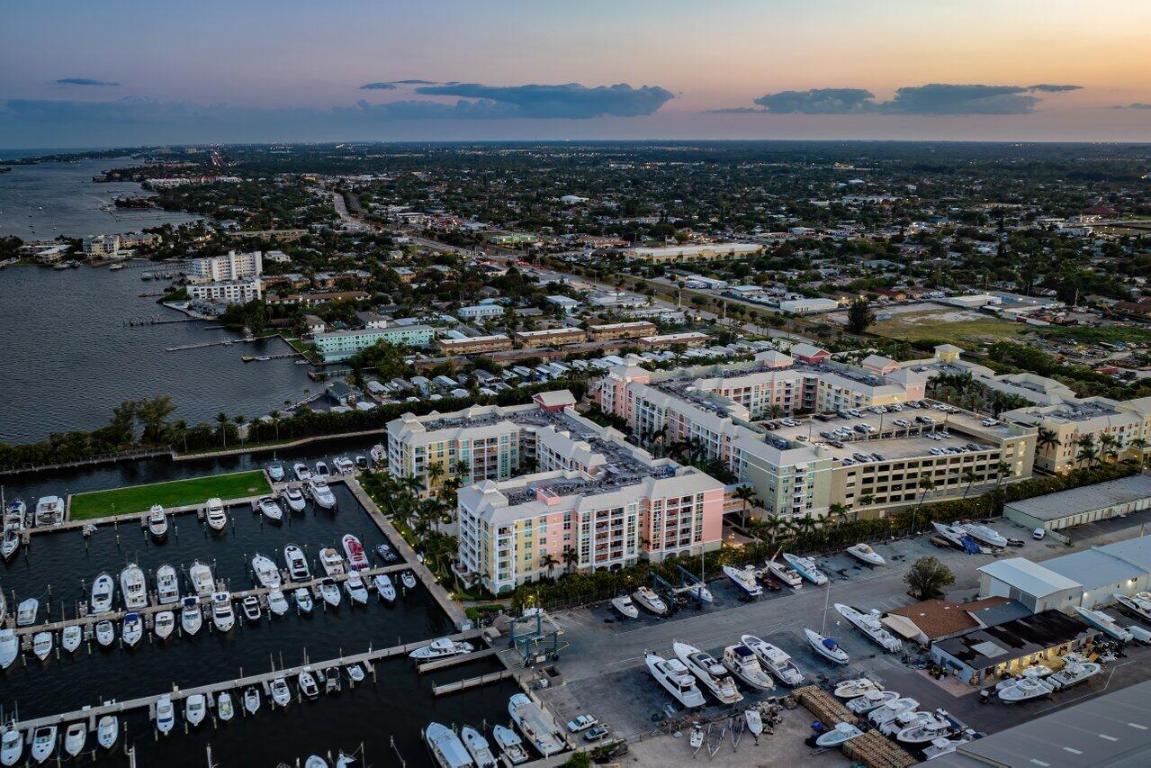 MOORINGS AT LANTANA CONDO 3 - Residential