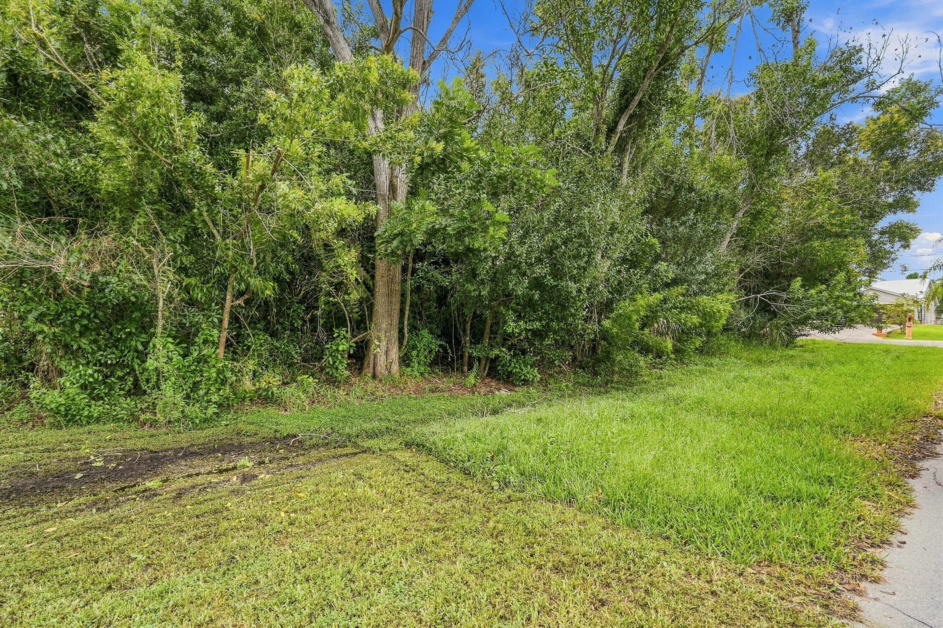 5211 NW EVER Road