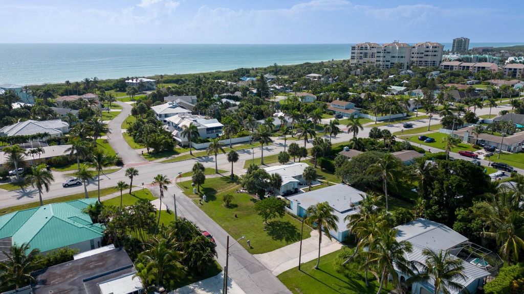 Photo of 1919 Mimosa Avenue, Fort Pierce, FL 34949 (MLS # R11154377)