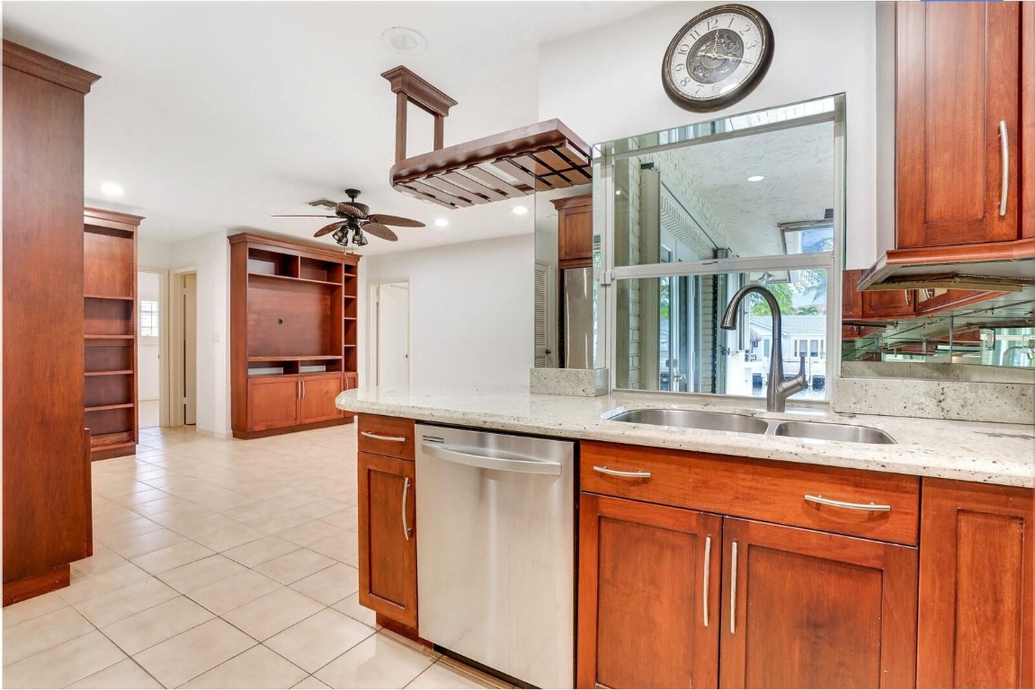 VENETIAN ISLES 1ST SEC - Residential Lease