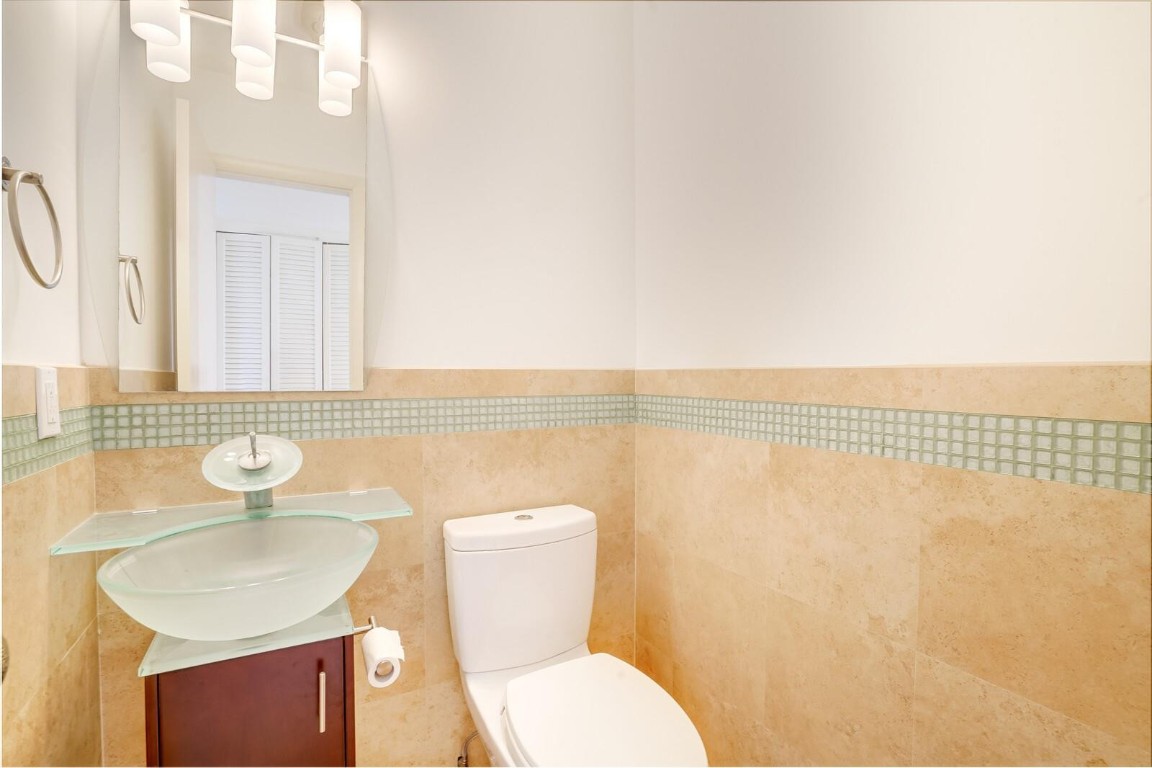 VENETIAN ISLES 1ST SEC - Residential Lease