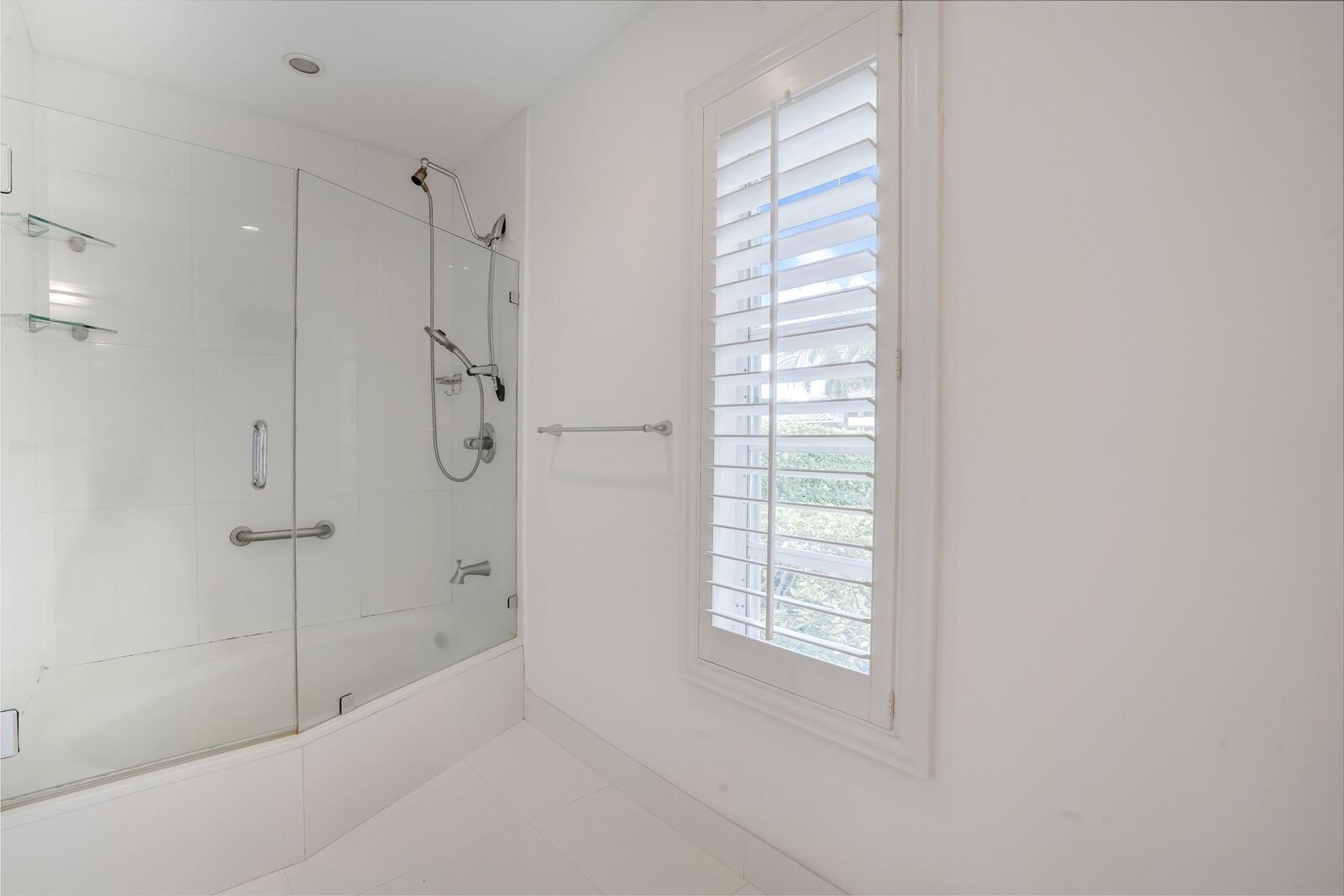 VENETIAN ISLES 1ST SEC - Residential Lease