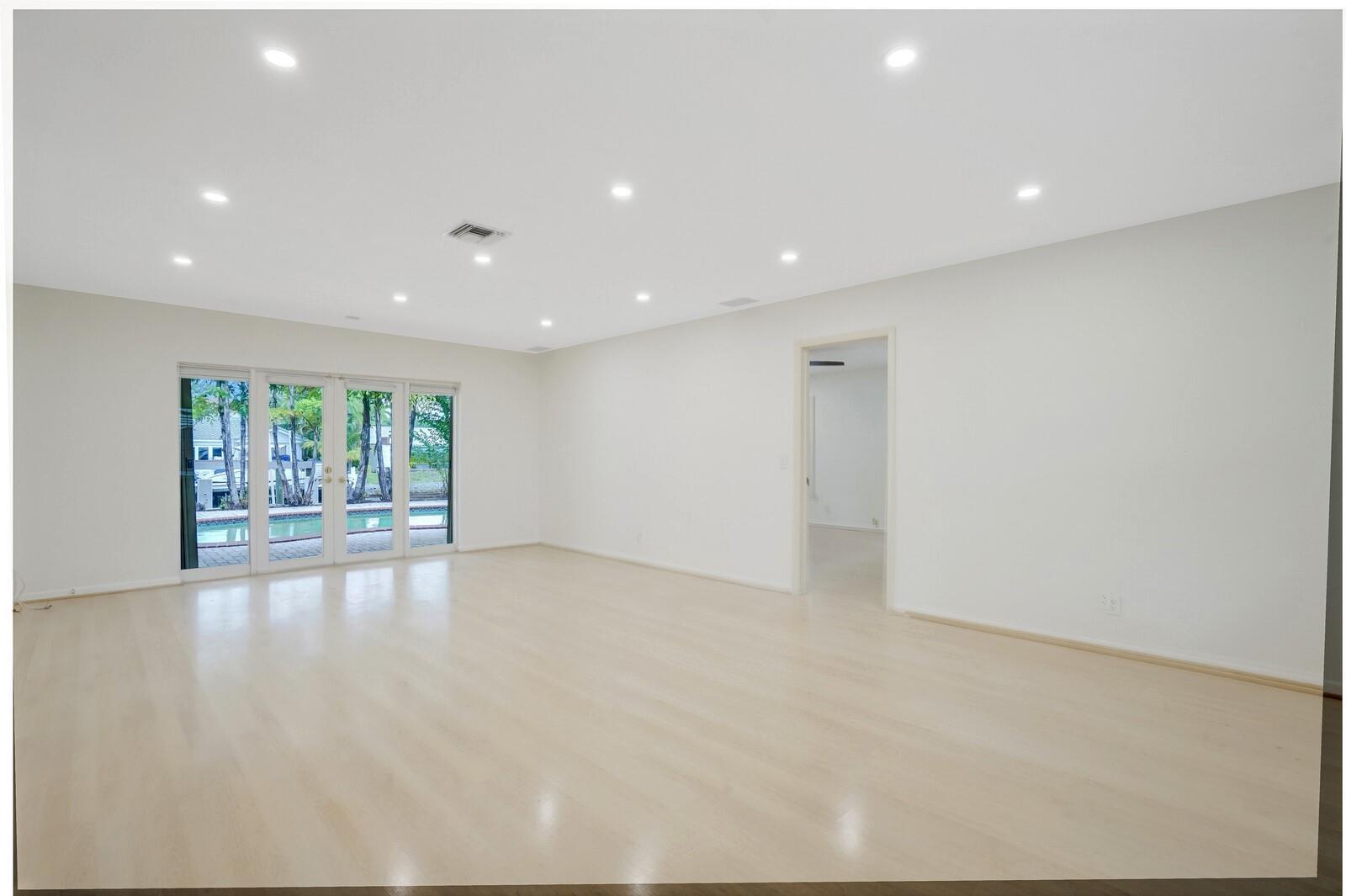 VENETIAN ISLES 1ST SEC - Residential Lease