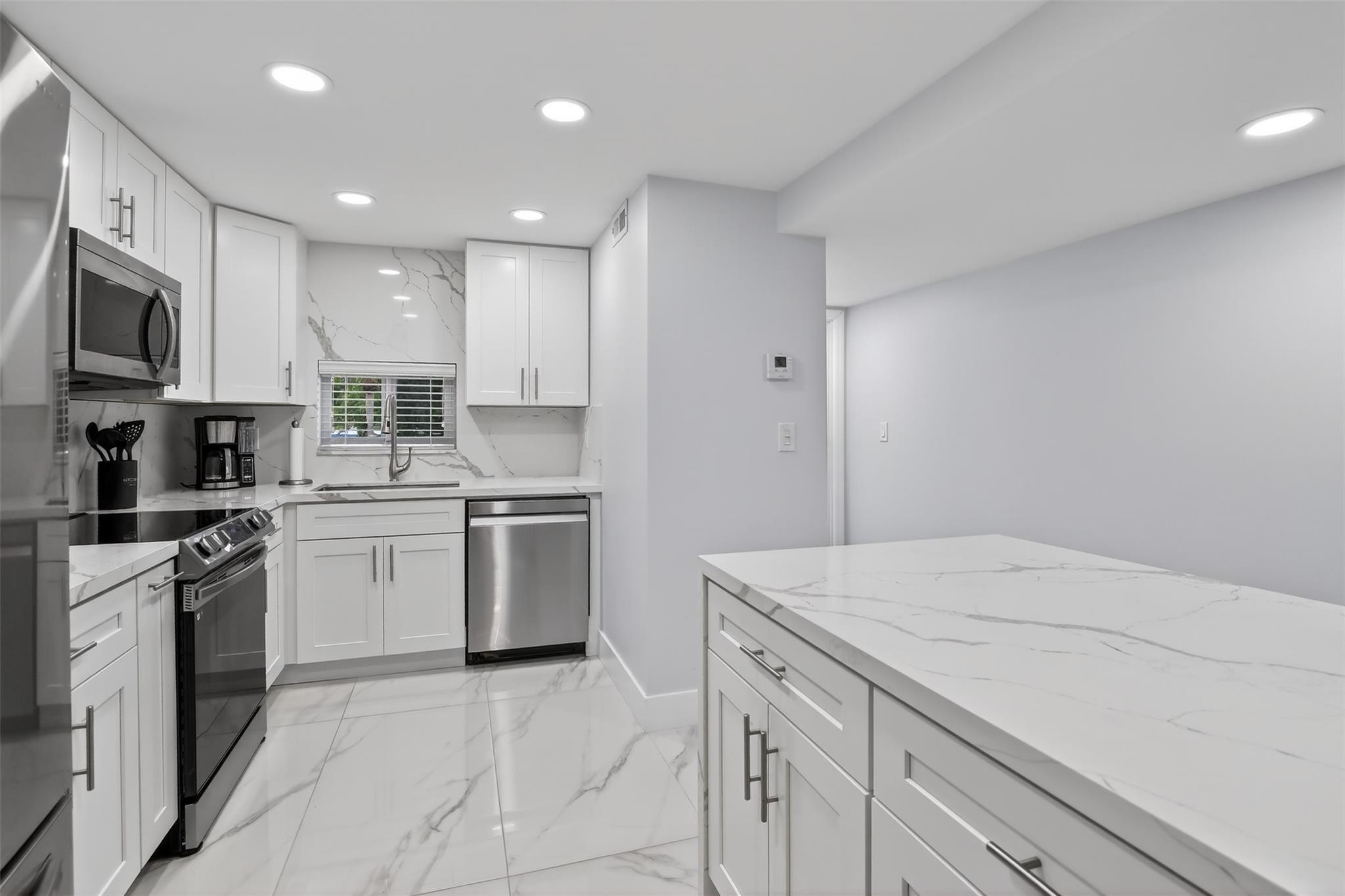 HOLLYBROOK GOLF & TENNIS - Residential