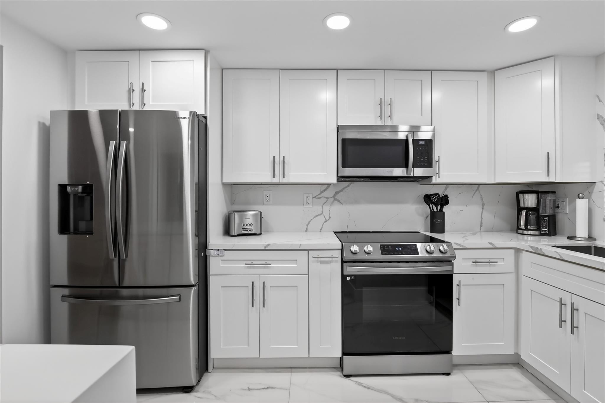 HOLLYBROOK GOLF & TENNIS - Residential