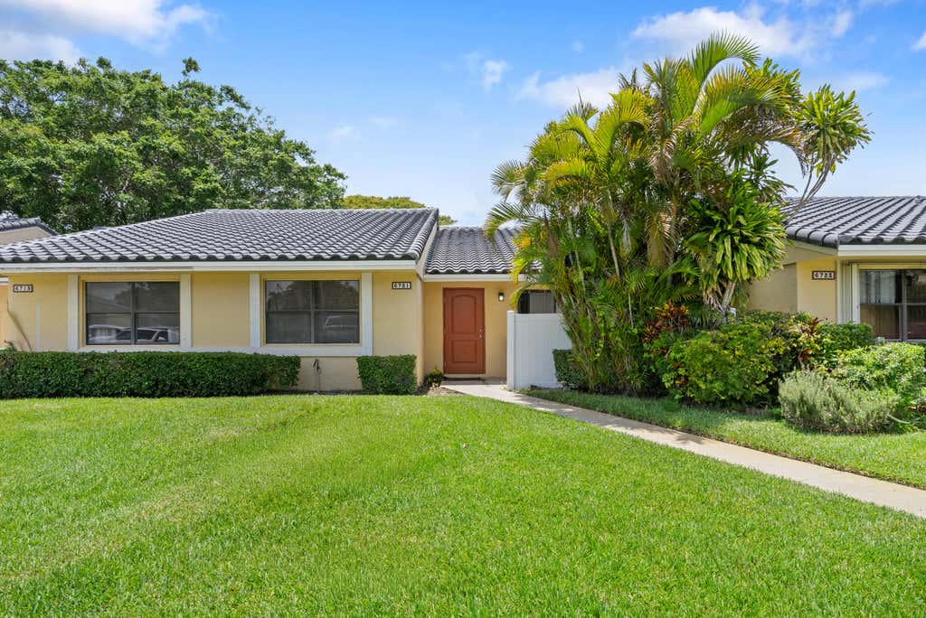 Photo of 6721 Bridlewood Court, Boca Raton, FL 33433 (MLS # B26046416)