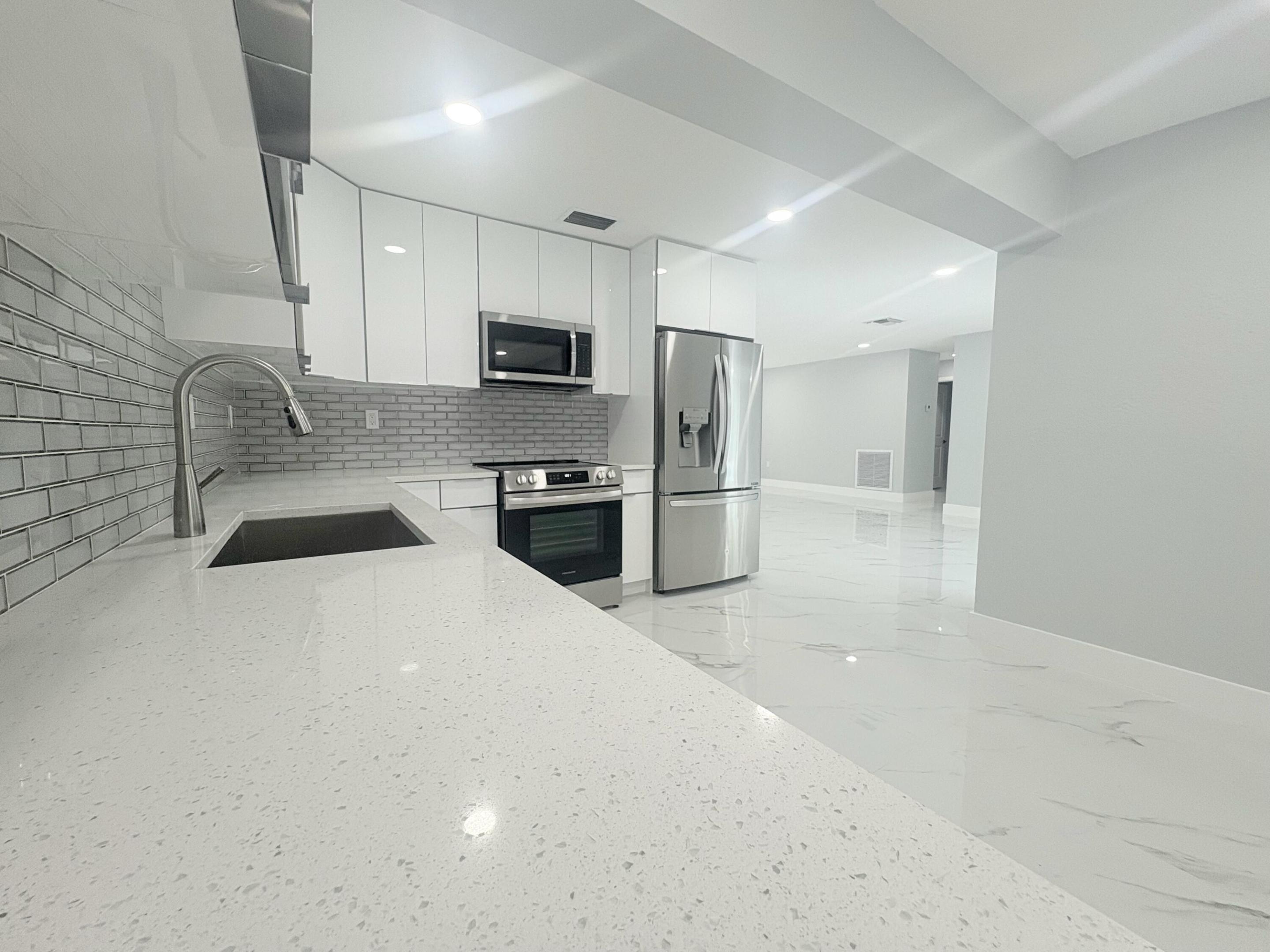 LAKE OSBORNE MANOR IN - Residential