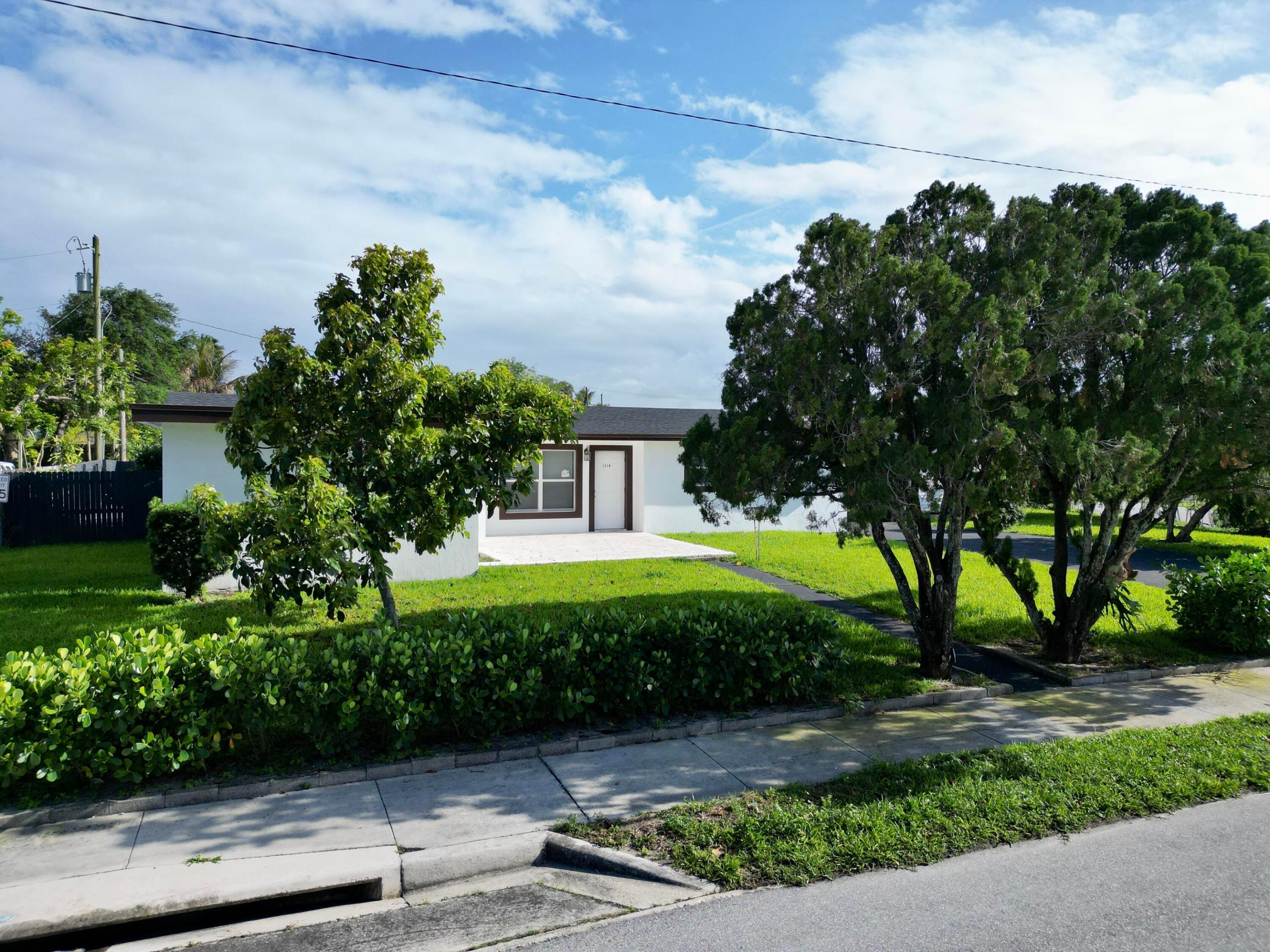 LAKE OSBORNE MANOR IN - Residential