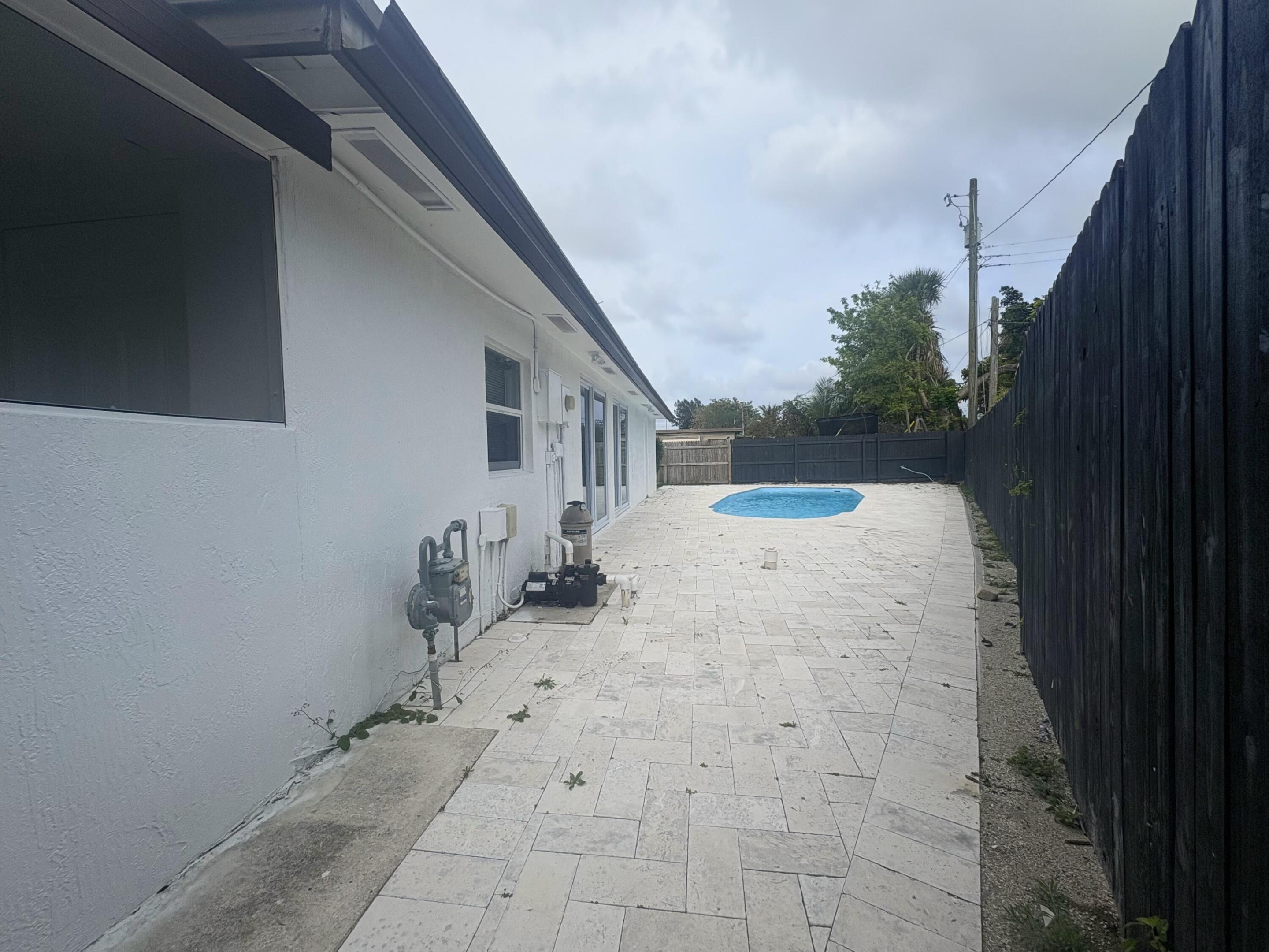 LAKE OSBORNE MANOR IN - Residential