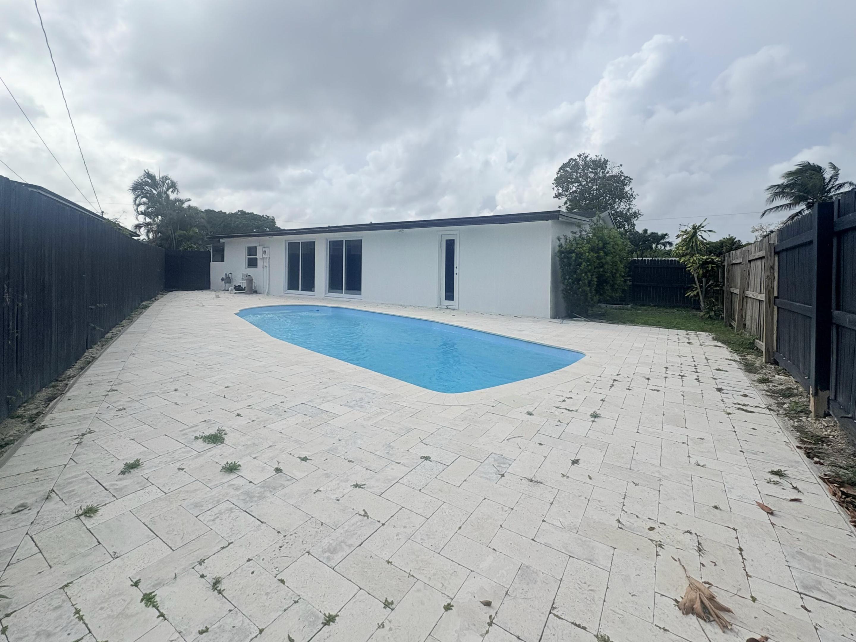 LAKE OSBORNE MANOR IN - Residential