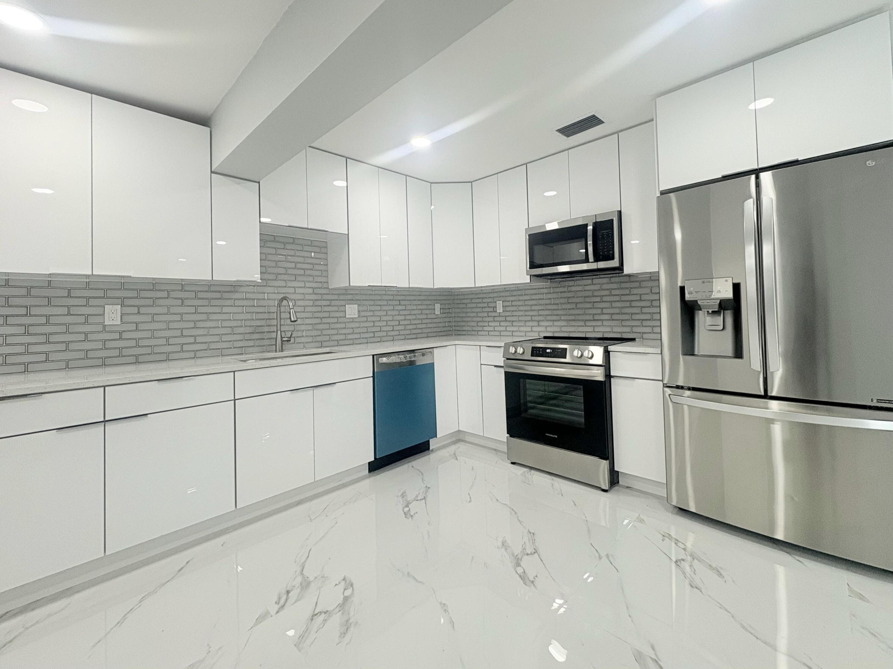 LAKE OSBORNE MANOR IN - Residential