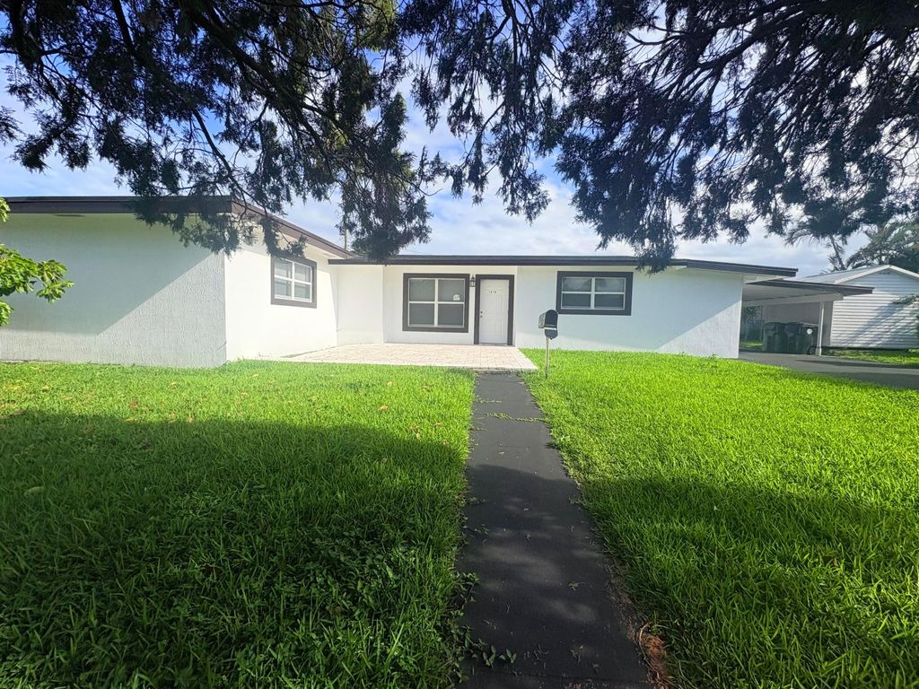 Photo of 1319 Crest Drive, Lake Worth Beach, FL 33461 (MLS # B26013585)