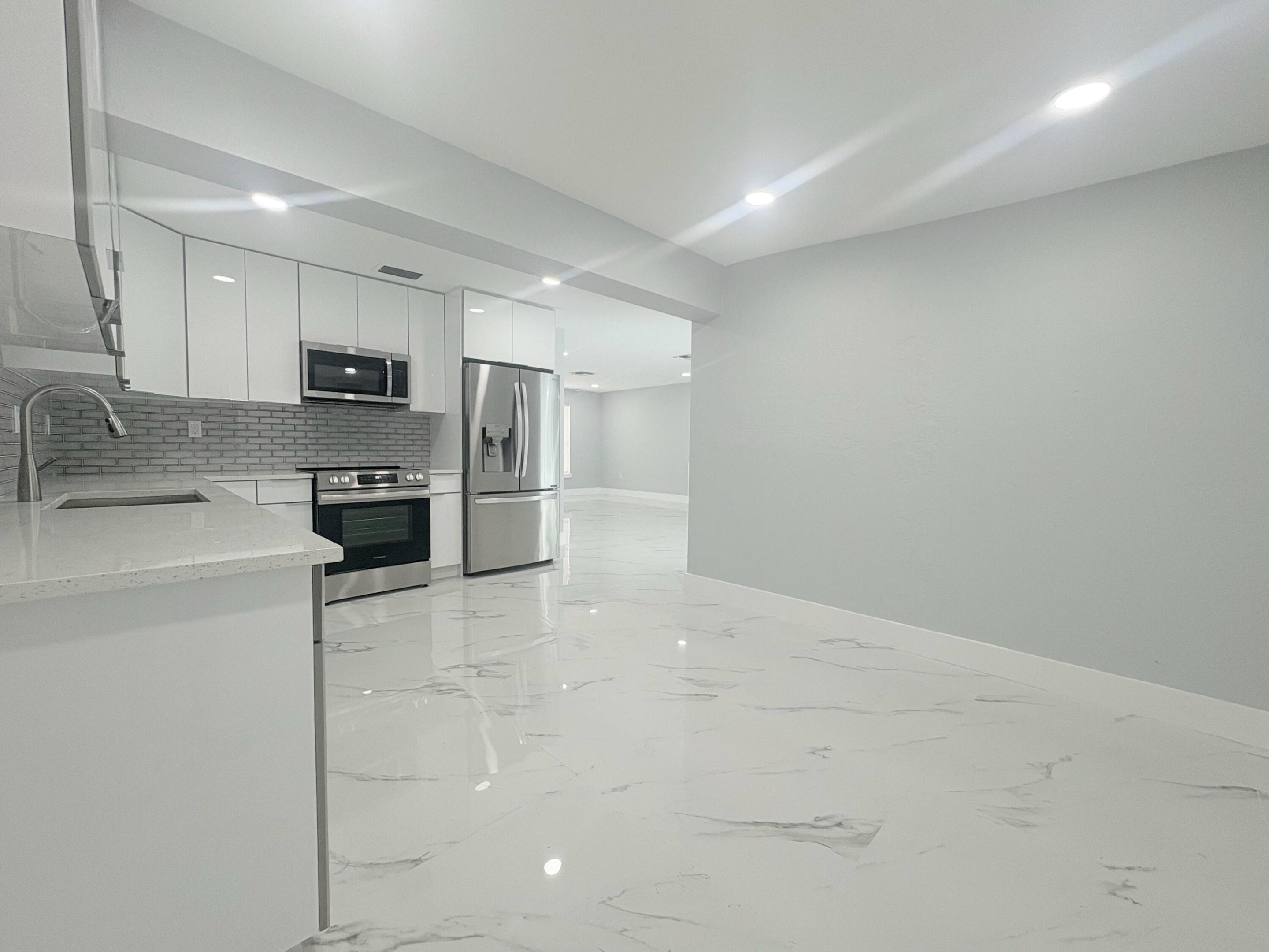 LAKE OSBORNE MANOR IN - Residential