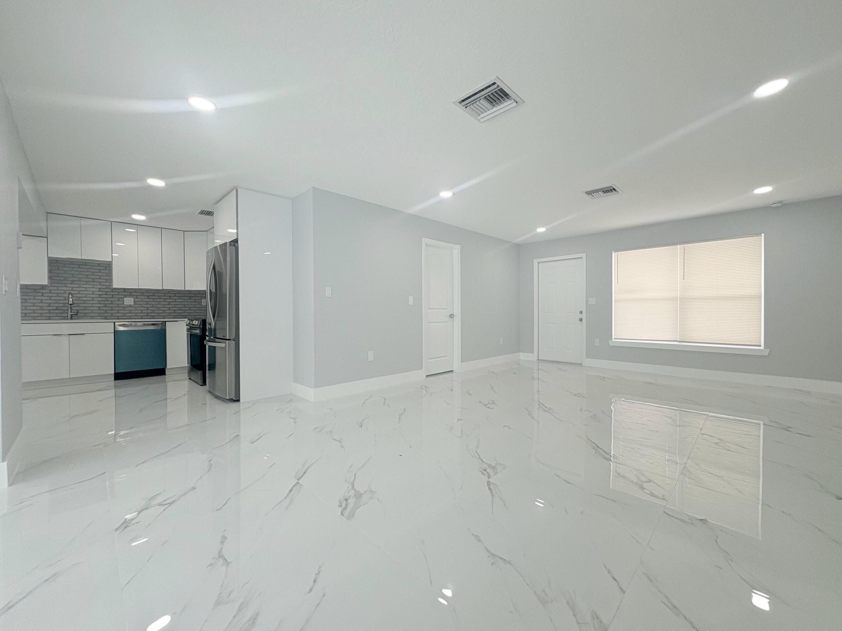 LAKE OSBORNE MANOR IN - Residential