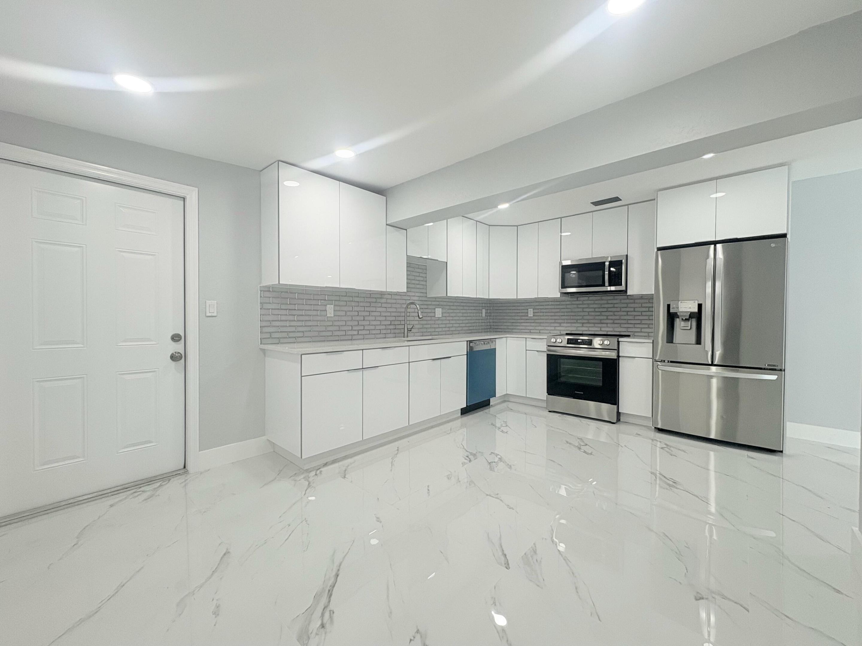 LAKE OSBORNE MANOR IN - Residential