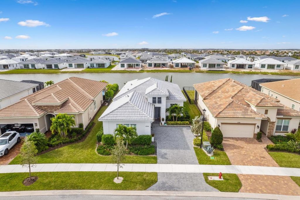 Photo of 11304 SW Lunata Way, Port Saint Lucie, FL 34987 (MLS # R10953735)