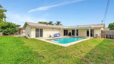 Single Family Residence in Lauderhill FL 8530 45th Court 2.jpg