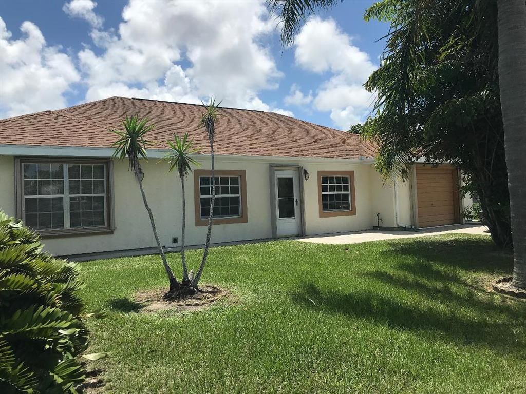 Photo of 1650 SE Higdon Court, Port Saint Lucie, FL 34952 (MLS # R10727102)