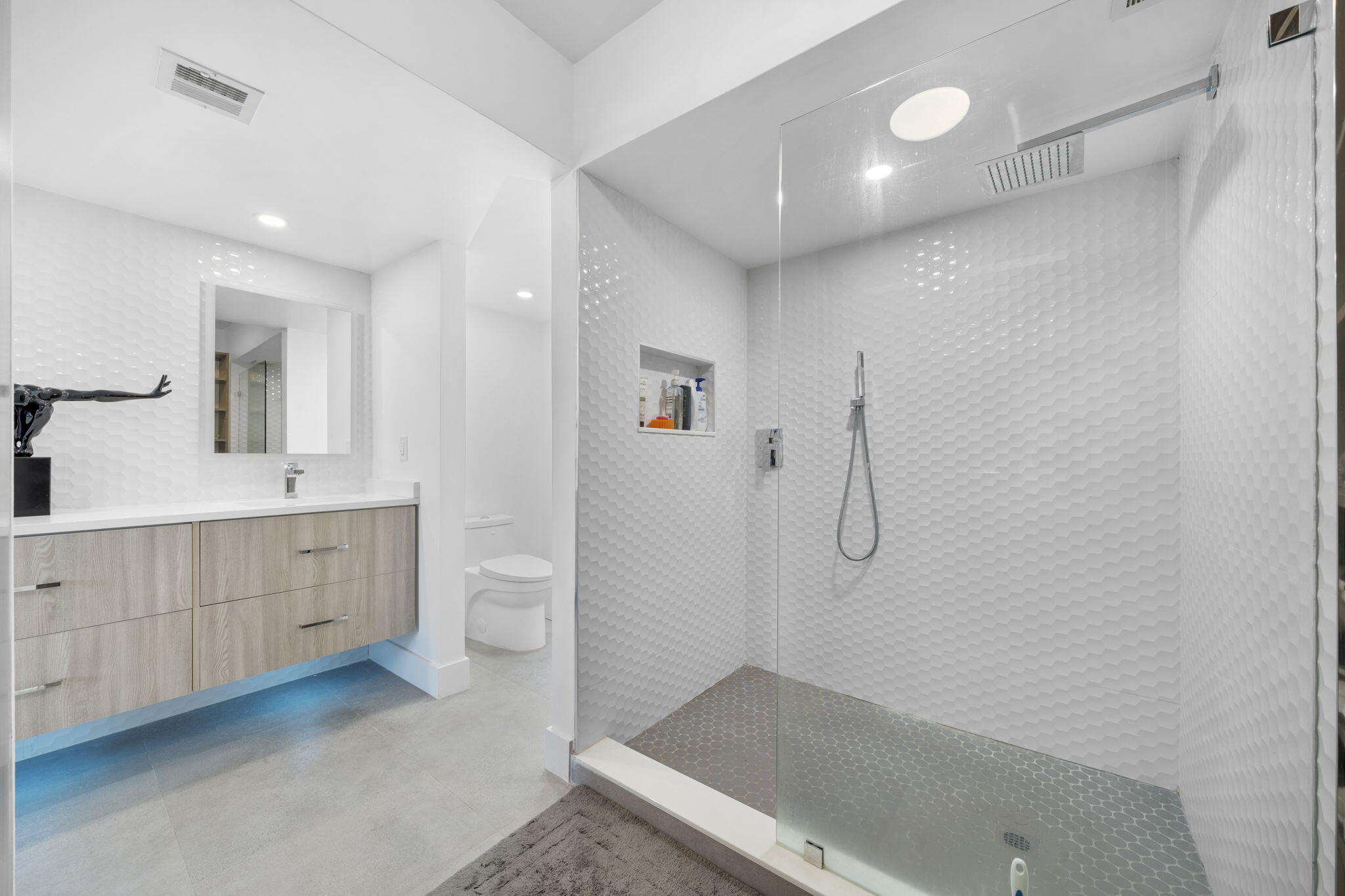 BAYSHORE TOWERS - Residential Lease