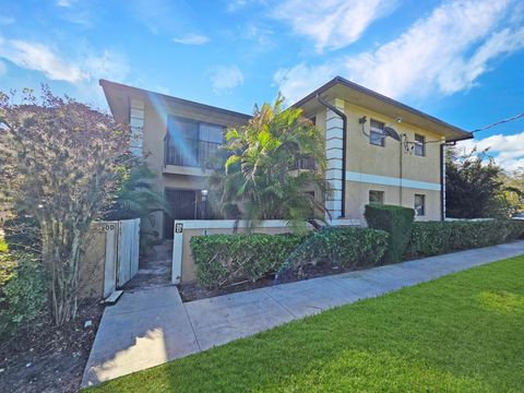 1482 N Lawnwood Circle 30-D Fort Pierce FL 34950