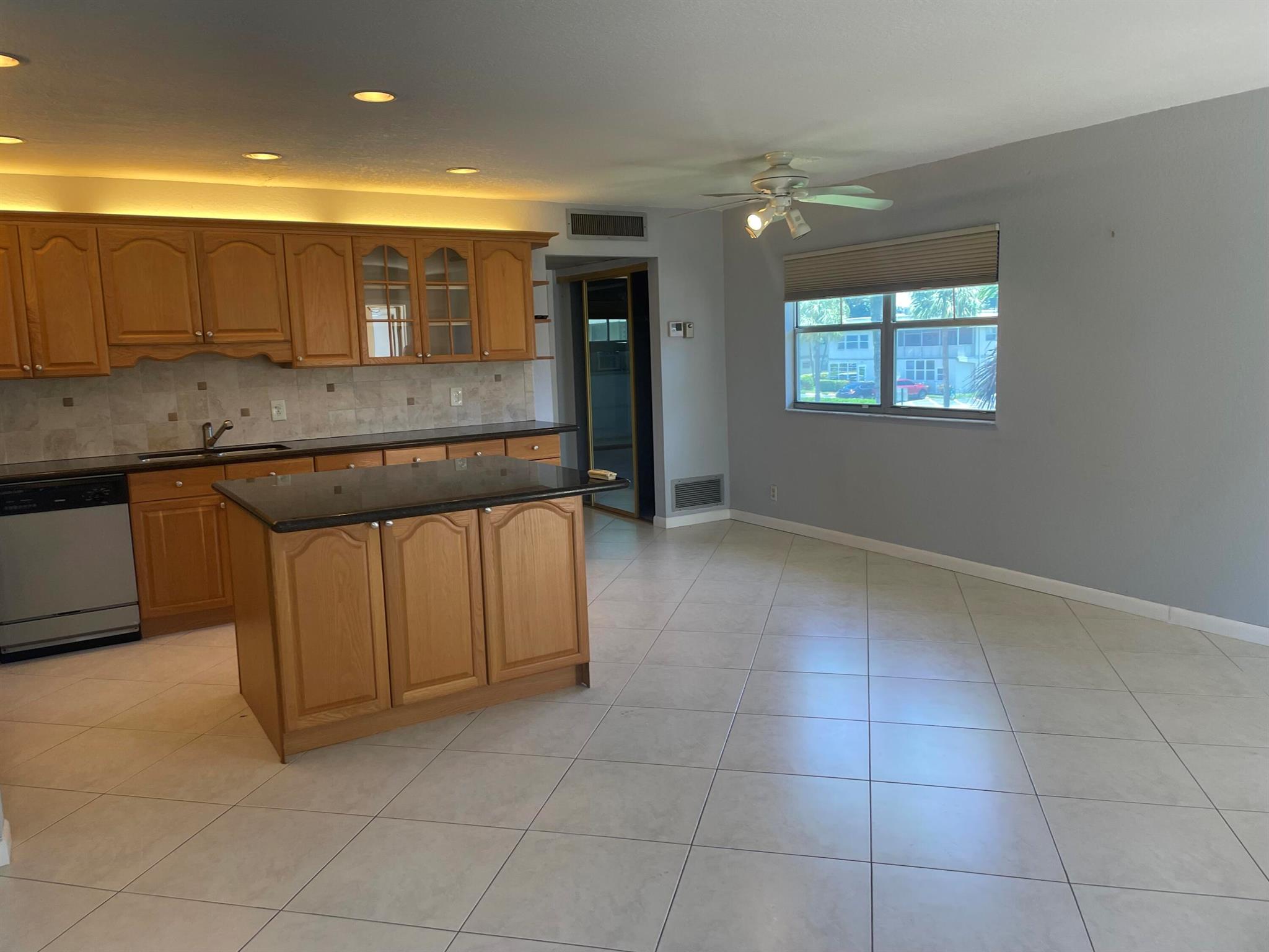 VERY NICE UPDATED PARTMENT OPEN CONCEPT KITCHEN WITH AN ISLAND FOR RENT AT RESORT STYLE COMMUNITY ; POOLS, 6 POOLS AND 3 CLUB HOUSES, STATE OF THE ART THEATER WITH LIVE SHOWS AND MOVIES, TENNIS,GYM, GOLF COURSE, COURTESY BUS, BISTRO, COFFEE SHOP AND MUCH MORE.