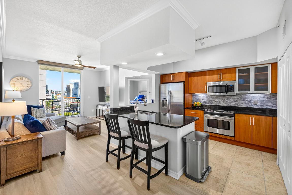 600 S Dixie Highway 811