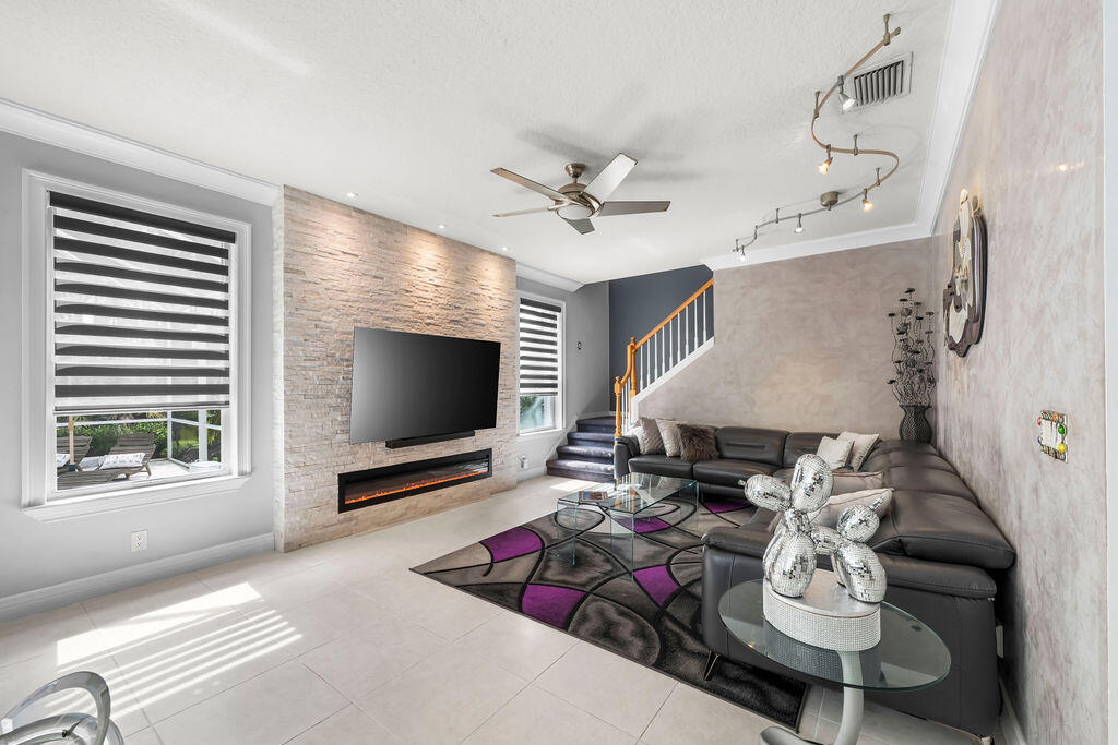 PINEAPPLE PLANTATION (AKA PINES) - Residential